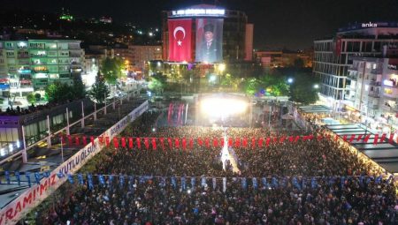 Aydın’da Melek Mosso konseri coşkuyla kutlandı